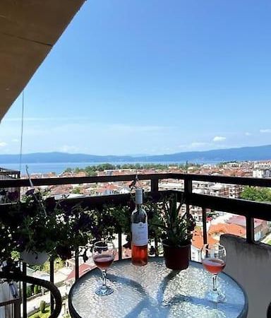Stunning Lake And Mountain Views - Velkoski Apartments โอครีด ภายนอก รูปภาพ